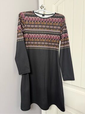 Emery Rose - Long Sleeve Dress with Pattern